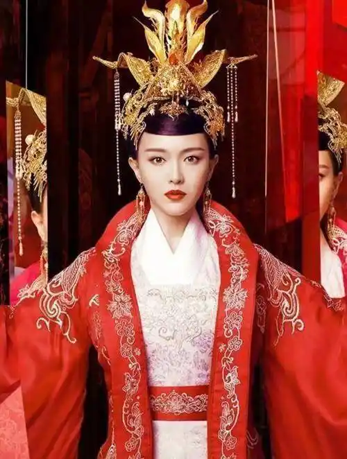 原创15位古装红衣女明星:赵丽颖像巫婆,热巴老气,而她最惊艳,妩媚