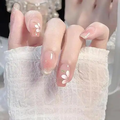 嘟嘟瓜美业网:夏日渐变美甲的正确打开方式,你get了吗?