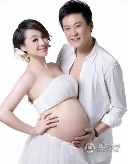 曹颖平安夜发幸福孕照,明年一月生"虎娃"
