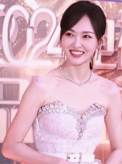 原创2024电视剧品质盛典张雨绮肉感十足唐嫣白到发光关晓彤好壮