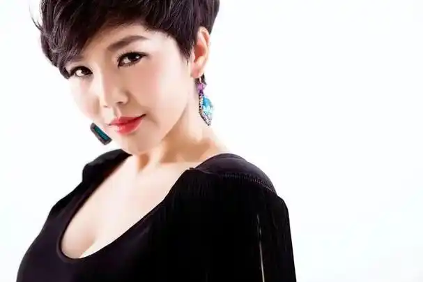 苏勒亚其其格#早日战胜疫情 #喜欢的点个赞12  - 抖音