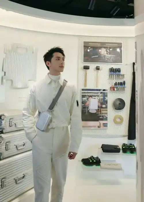 (日默瓦)静安嘉里中心南区广场上海市南京西路1515号-地址-2022年10