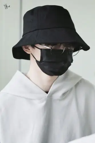 马嘉祺今日机场饭拍 好久不见 看起来有一些疲惫