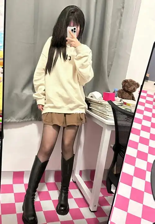 靴子配黑丝秋冬穿搭