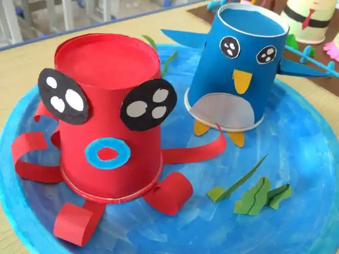 七马路小学开展"纸杯大变身"创意活动