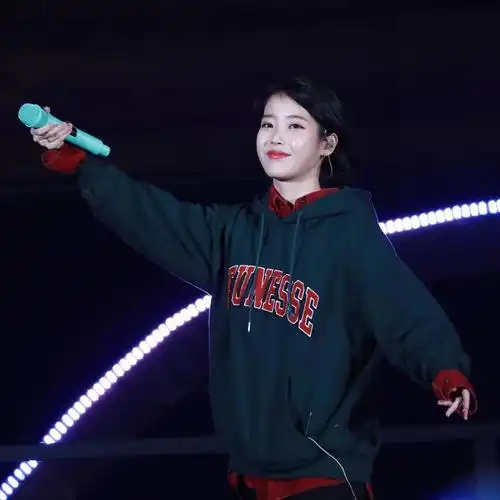 iu刺绣新款早秋2020女装卫衣连帽墨绿色字母卫衣