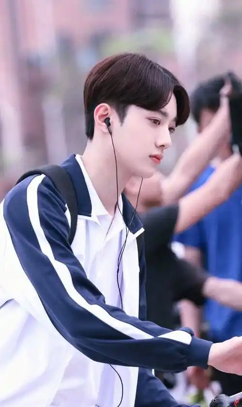 今天才知道赖冠霖出道的原因,越了解越心疼,爸爸的回应好暖_男孩子_小