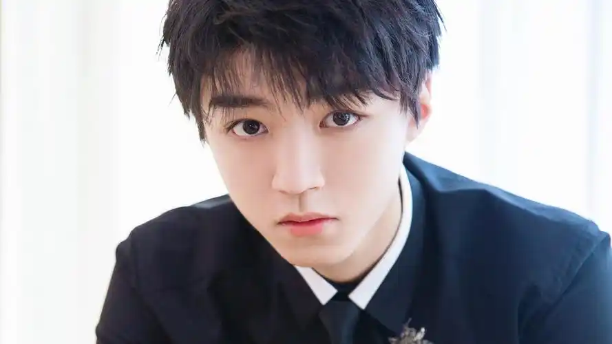 明星风尚王俊凯壁纸3