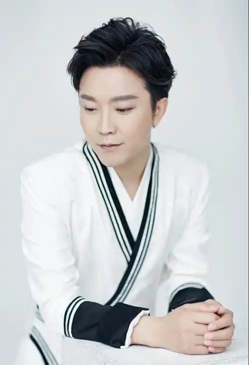 导演也追星颁奖典礼刘苗苗表白李玉刚