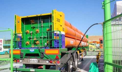 1,400l)且氢气运输量总计超过1吨,重量不超过20吨的管束拖车