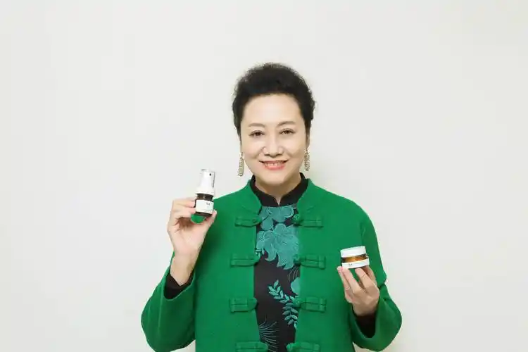 国家一级演员王丽云携手吉米淡斑产品亮相