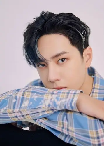 王一博专业街舞评判收获一致好评_选手