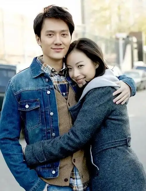 看到这般的倪妮,冯绍峰心里顿时增添了几分好感,便和倪妮愉快地聊了