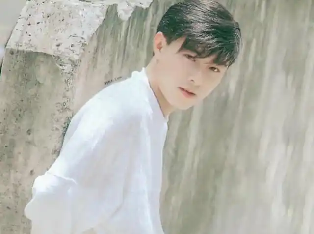 著名演员张卫健,被前任抛弃,妻子流产无子,56岁已"失业"2年