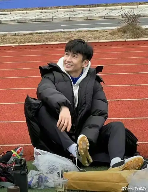 内娱火一个张云龙怎么了##张云龙五哈踢足球路透