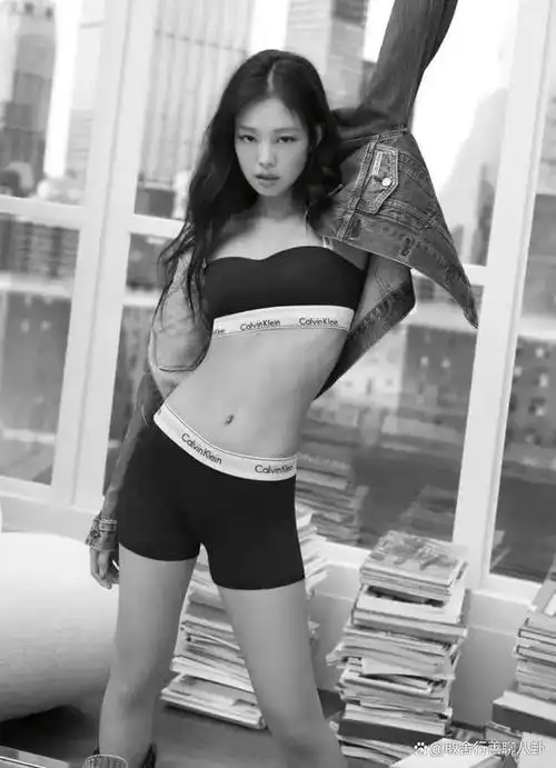 jennie穿黑色内衣拍照真空出镜身材窈窕网友被其身材秀到了