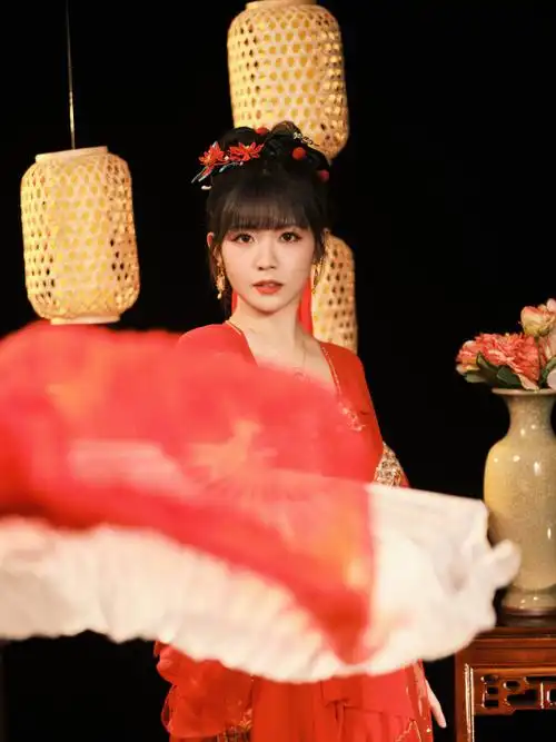 赖美云带你穿越古今95今晚锁定20:00@抖音直播看中式唯美《红昭愿》