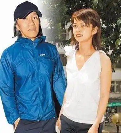 周星驰不婚原因浮出水面,答案就"藏"在他一直不愿摘的帽子里_罗慧娟