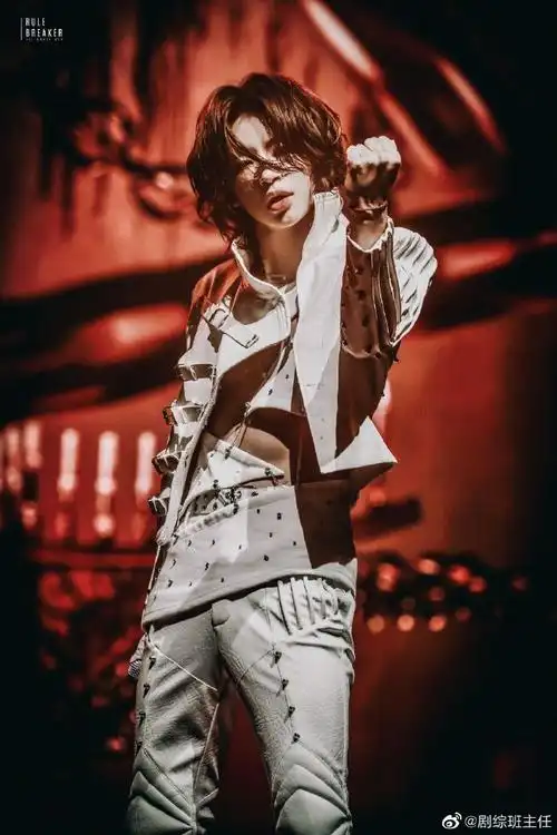 小鬼演唱会露腹肌##小鬼露腹肌