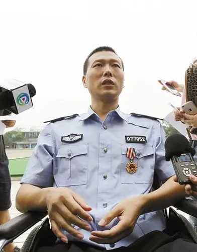 朱伟华:英勇特警用鲜血捍卫对人民的忠诚