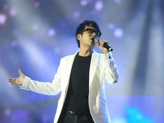 《中国好声音第二季演唱会片花》歌唱祖国 朱克《至少还有你》