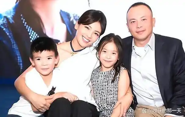 刘涛与小鲜肉拍吻戏,亲到腿软大笑不停,网友:有点尴尬