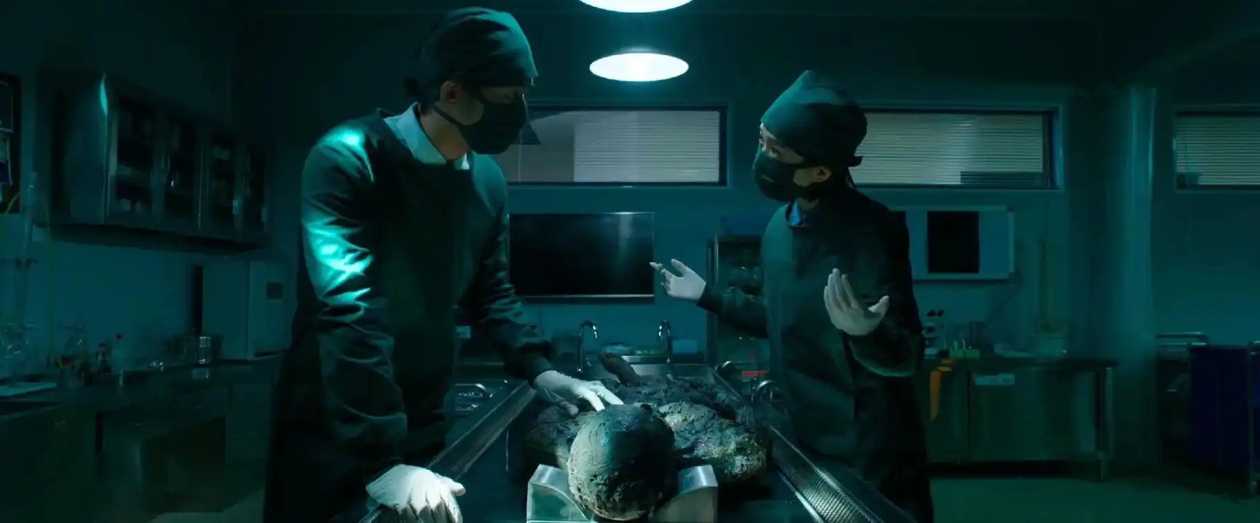 法医秦明2 #刘冬沁 给大家看一下剧里会打码的#拍戏现场  - 抖音