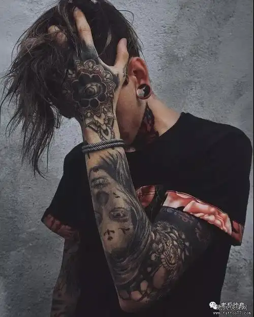 标准化           简单的举个例子 符合大家刻板印象中 纹身社会大哥