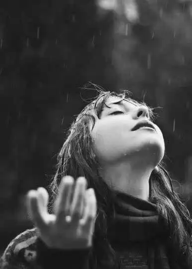 喜欢发呆的人,心里藏着另一个纯净的世界.