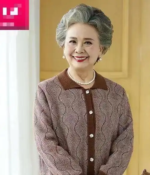 70岁出道模特,76岁像16岁少女般生活|杨光|丝巾|发型|围巾|上海市