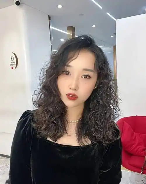 2023超火爆款烫发"锁骨烫"