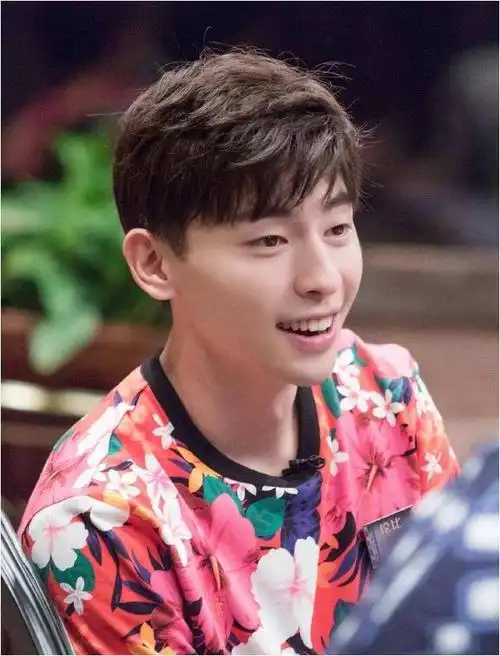 退网1年后再看邓伦如今的窘境真是可恨又可悲