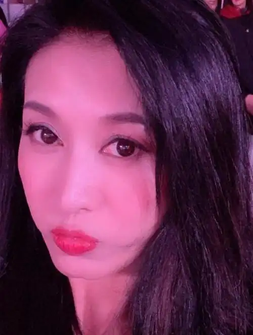 她曾是最美"扈三娘",如今53岁保养得宜嫁依旧美艳_郑爽