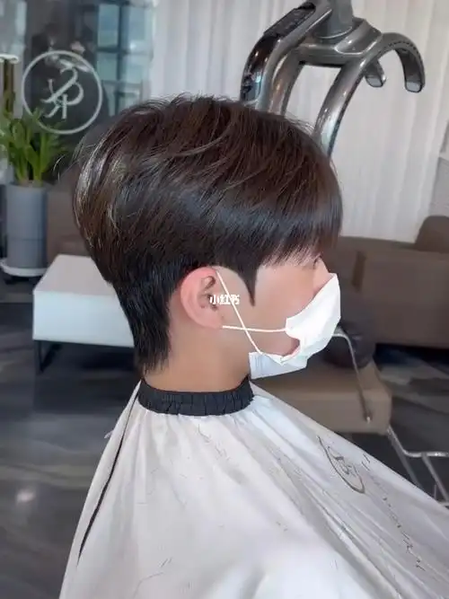 男生自然感服帖烫发型推荐朝韩发型推荐
