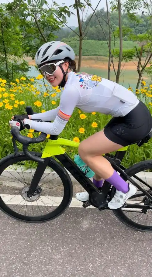 单车美女丨换下骑行服我是女孩子,跨上自行车我是女汉子|山地车|公路