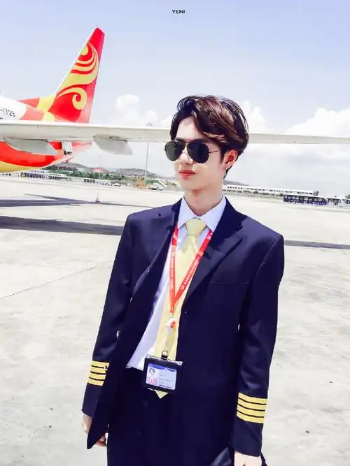 这么酷帅的机长还是第一次见#王一博