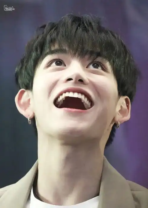 想求求黄旭熙的可爱照博主