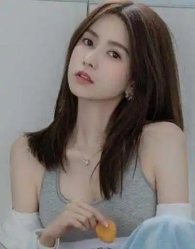 2022经典中长直发发型 永不落伍的直发发型