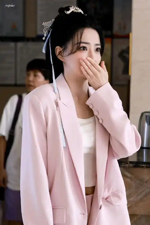 徐璐超话xl#徐璐披荆斩棘的大小姐#20230520  出妆@徐璐lulu