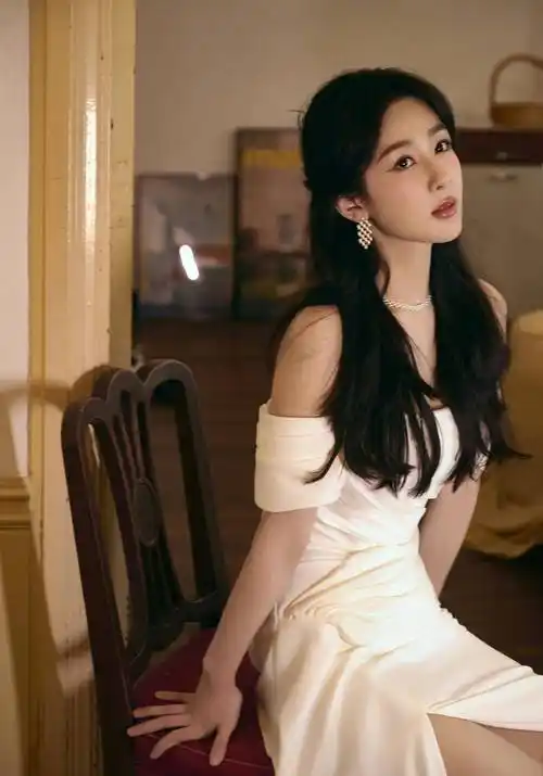 《余生》工作人员发文夸奖杨紫,还说杨紫曾躲在休息室里偷偷哭_娱乐