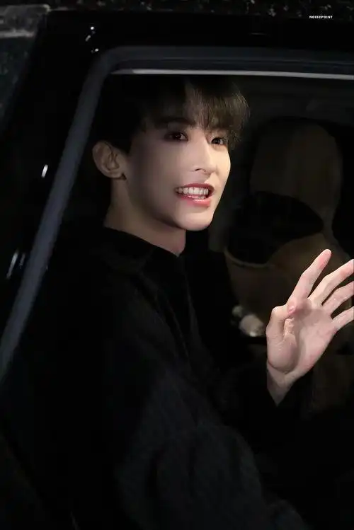 常华森(不带眼镜还不错)