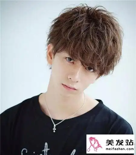 男生烫发流行款空气感纹理烫