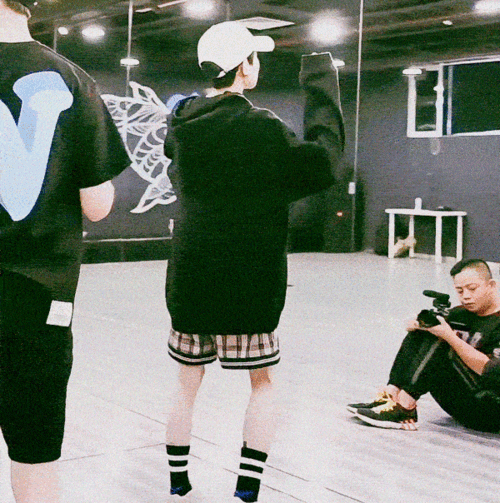 王源 我是娱乐圈出了名不会跳舞 源哥谦虚了不是