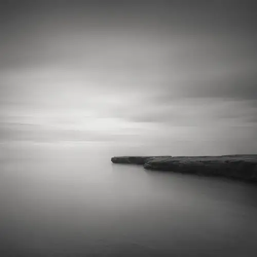 在单色空间里释放安静与孤独的摄影师