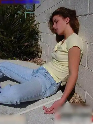 慎入实拍女尸换衣服的全过程