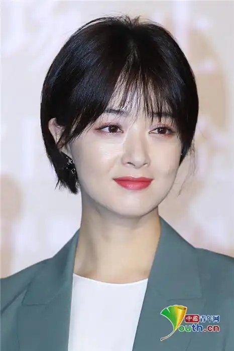 蒋欣短发造型清新甜美超减龄 优雅大方不失霸气