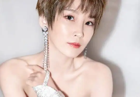 谢楠-谢楠个人资料及图片谢楠简介年龄身高八卦-小薇女性时尚