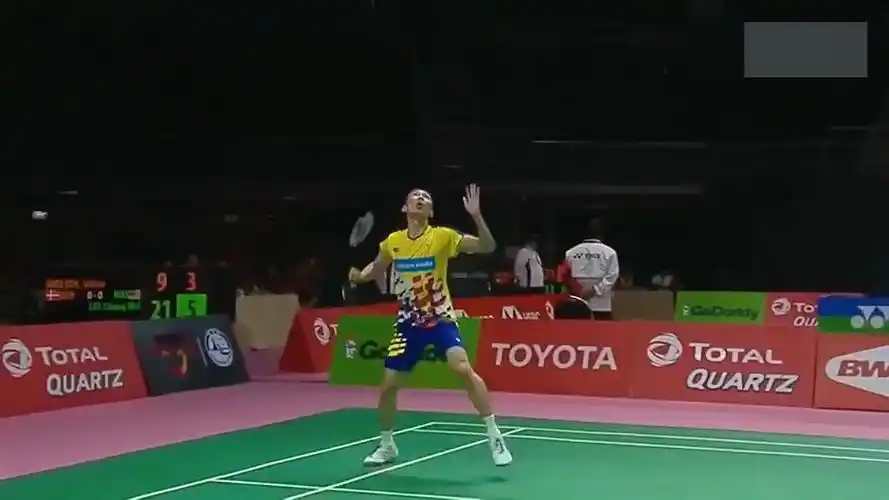 你觉得谁的杀球动作最好看#拿督李宗伟的假动作 #尤尼克斯 #打羽毛球