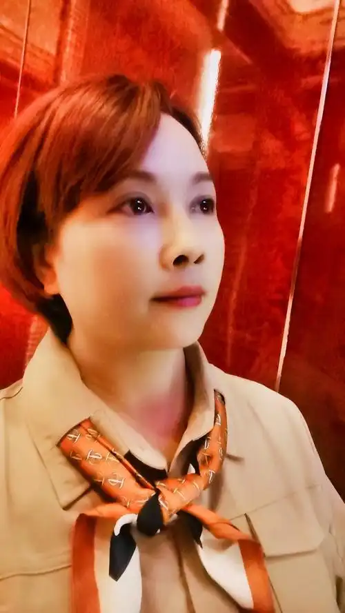 有人说: 林深时见鹿,海蓝时见鲸,梦醒时见你. 可实际: 林 - 抖音