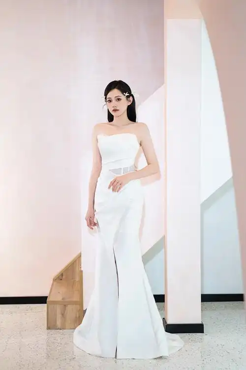 白色礼服 纯净之美